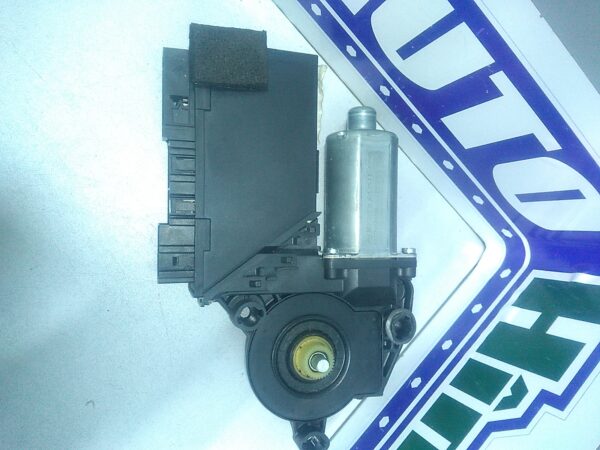 Motoras macara dreapta fata, AUDI A4 B6 SEDAN 2000-2005