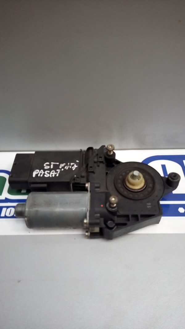 Motoras macara stanga fata, VOLKSWAGEN PASSAT B5 SEDAN 2001-2005
