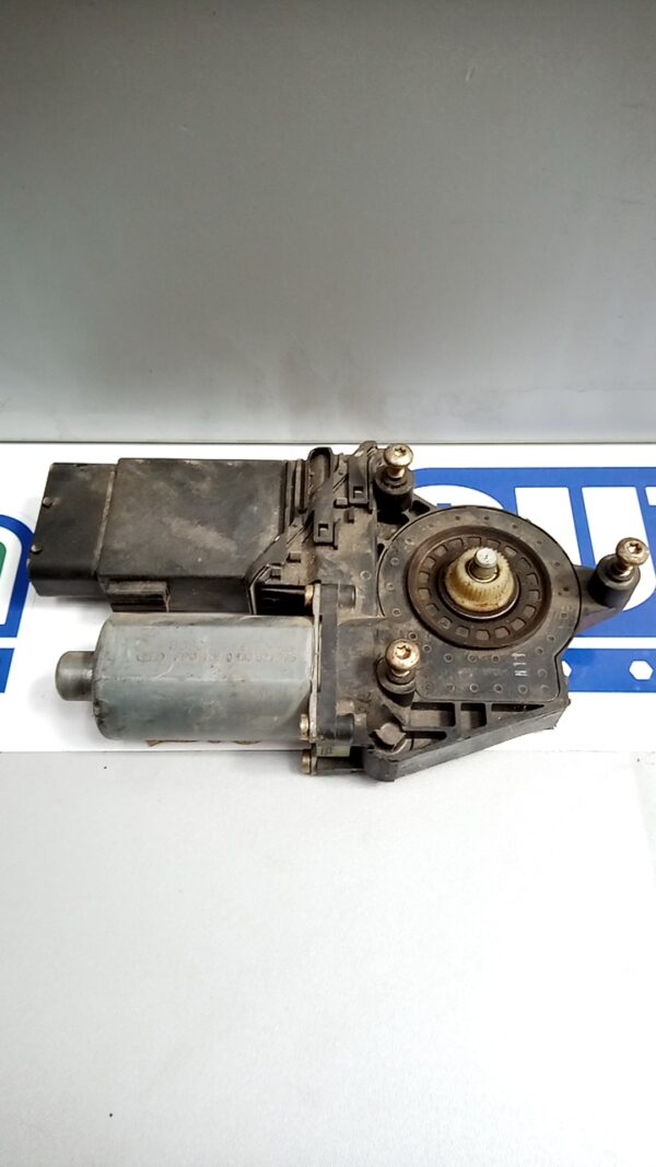 Motoras macara stanga fata, VOLKSWAGEN  PASSAT B5 SEDAN 2001-2005