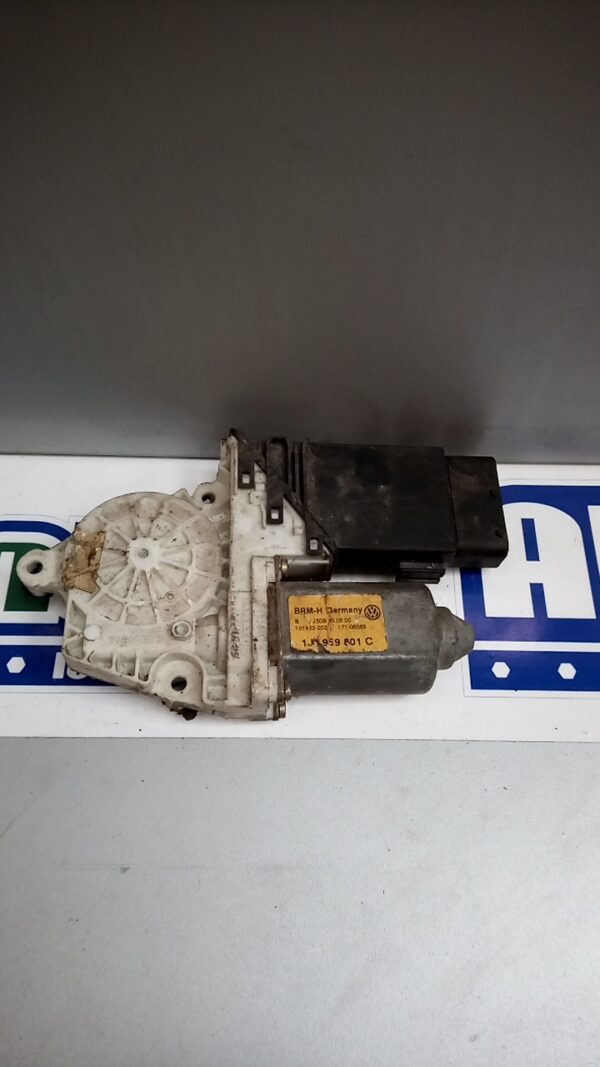 Motoras macara stanga fata, VOLKSWAGEN Bora 1J 1997-2006