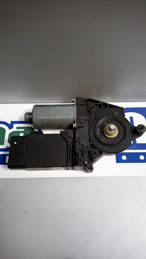 Motoras macara dreapta fata, VOLKSWAGEN PASSAT B5 SEDAN 2001-2005