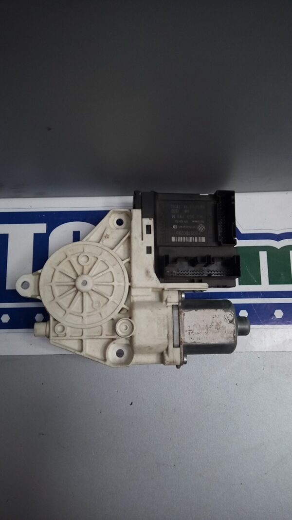 Motoras macara stanga fata, VOLKSWAGEN Jetta 2004-2010