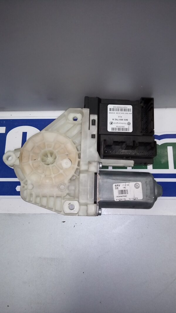 Motoras macara stanga fata, VOLKSWAGEN Golf 6 5K 2010-2015