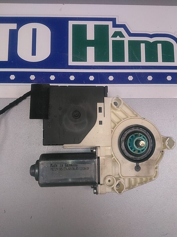 Motoras macara dreapta fata Volkswagen Golf V 2003-2010