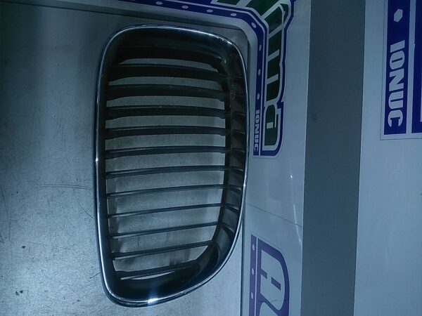 Grila superioara dreapta BMW Seria I E87 2003-2011