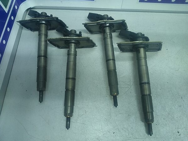 INJECTOR Audi Q7 4L 3.0 TDI 150 CP-171 KW  2006-2015