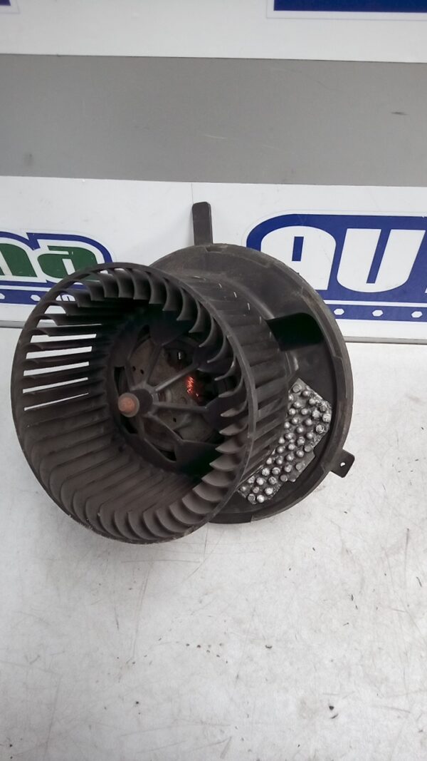 Ventilator habitaclu de pe masina cu volan pe dreapta VOLKSWAGEN PASSAT CC 2008-2013