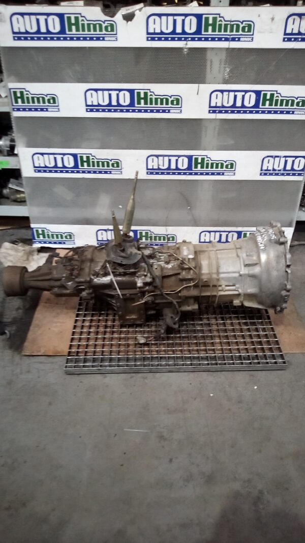 Cutie de viteze manuala 5+1 viteze cu cutie de transfer MITSUBISHI PAJERO II 2.8 TD 4X4 1990-2000