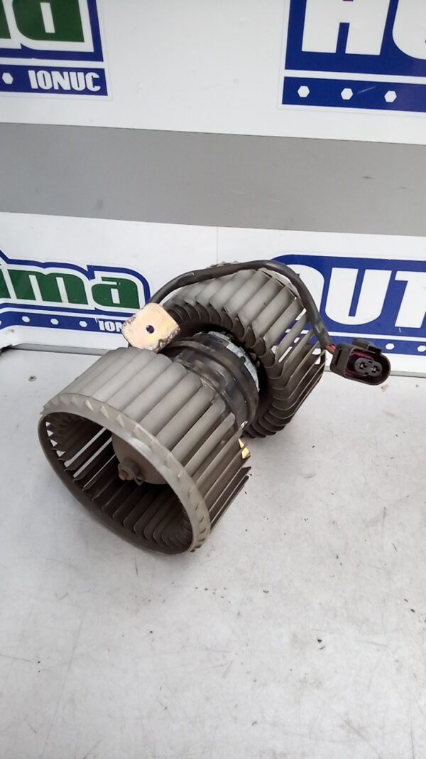 Ventilator habitaclu de pe masina cu volan pe dreapta AUDI A8 4E 2002-2009
