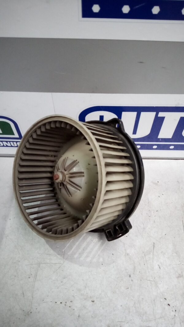 Ventilator habitaclu de pe masina cu volan pe stanga MITSUBISHI Pajero III 1999-2006