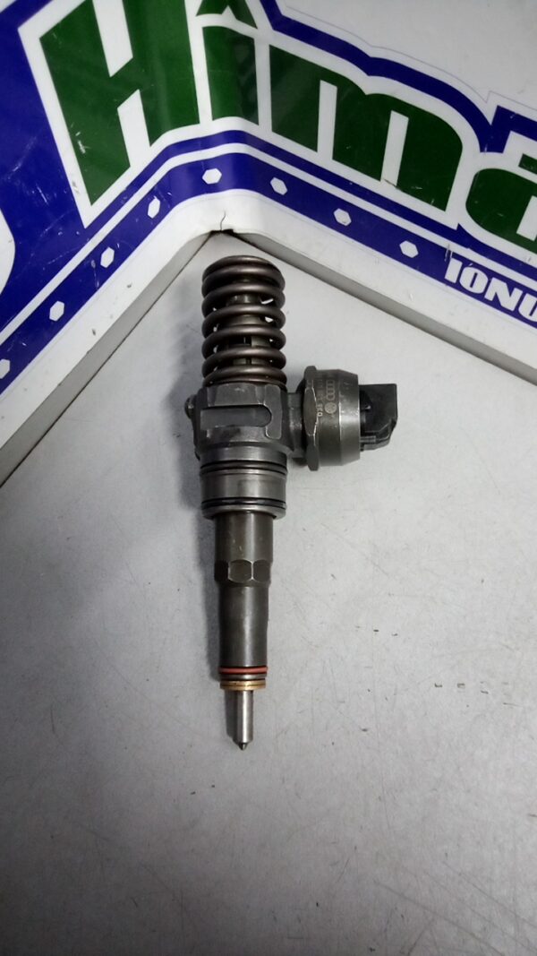 Injector VOLKSWAGEN GOLF V 1K 1.9 TDI 105 CP CS 2003-2010