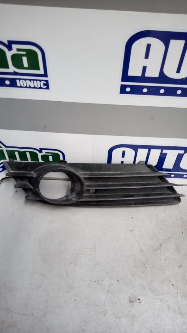Grila proiector dreapta OPEL Astra H 2004-2014