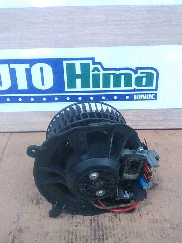 Ventilator habitaclu pentru masina cu volan pe dreapta BEHR MERCEDES E-Class W211 2002-2009