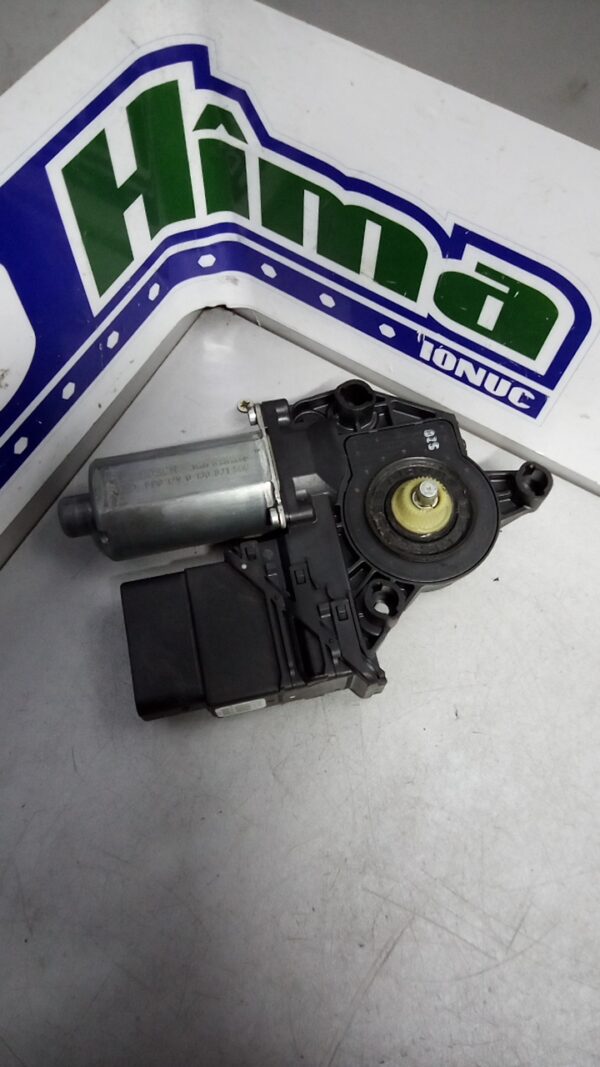 Motoras macara dreapta spate VOLKSWAGEN Touran 1T3 2010-2015