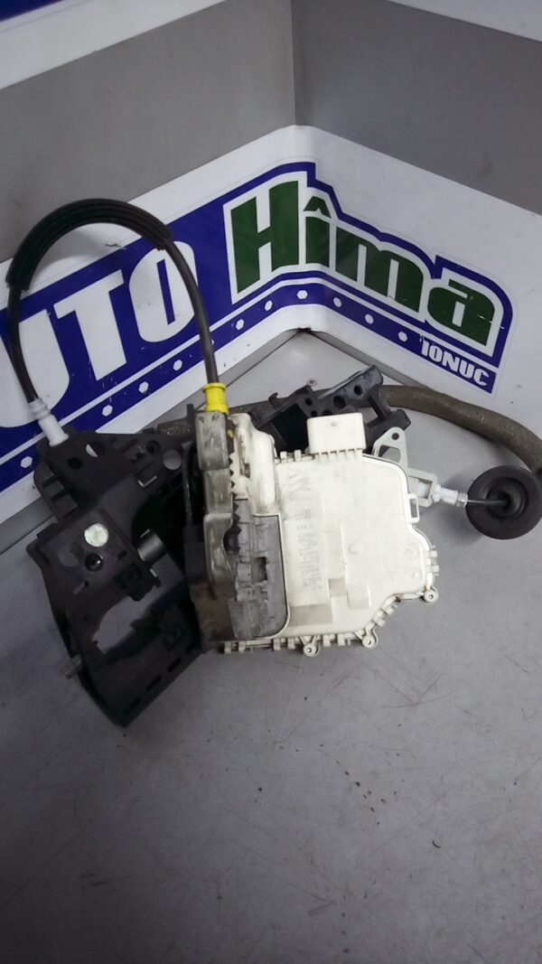 Broasca usa stanga fata AUDI A4 B8 Sedan 2009-2015