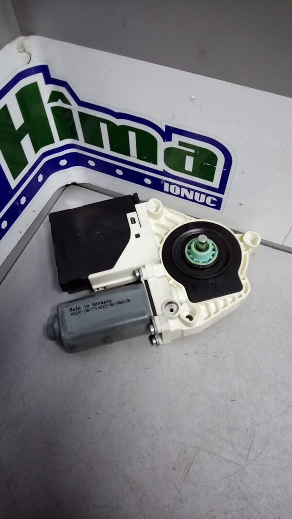 Motoras macara dreapta fata VOLKSWAGEN Passat CC 2008-2013