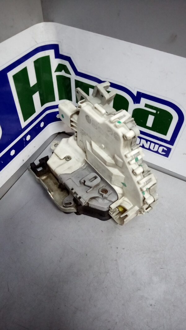 Broasca usa stanga fata AUDI A4 B8 2009-2015