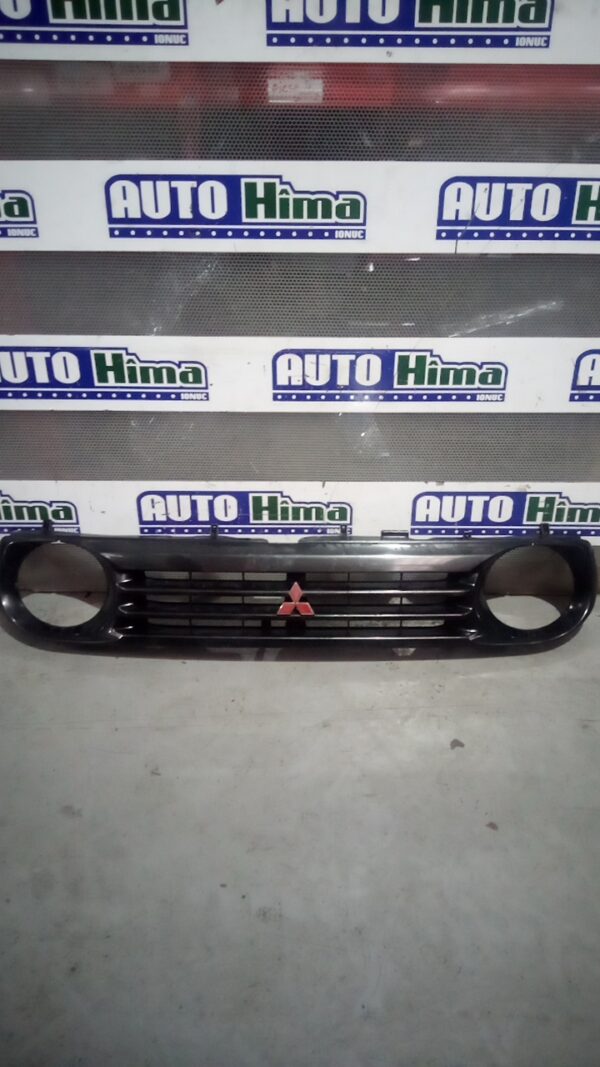 Grila frontala cu emblema MITSUBISHI Pajero Junior 1995-1998
