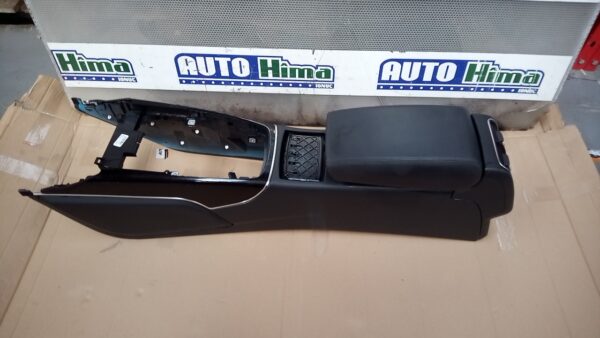 Consola centrala cu cotiera neagra AUDI A6 C7 Sedan 2011-2018