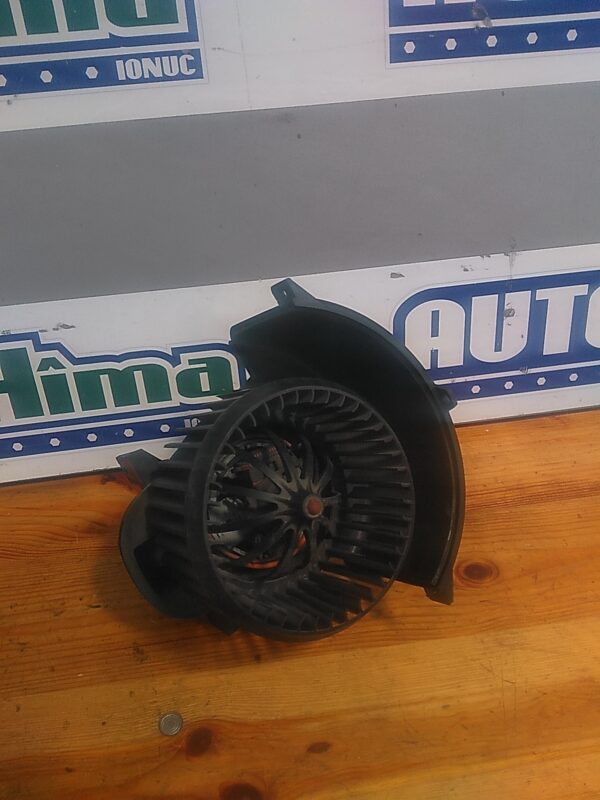 Ventilator habitaclu volan pe dreapta AUDI Q7 4L 2006-2015