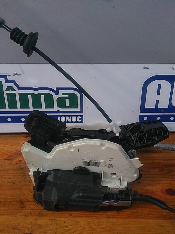 Broasca usa dreapta fata SKODA Octavia III Variant 5E 2012-2019