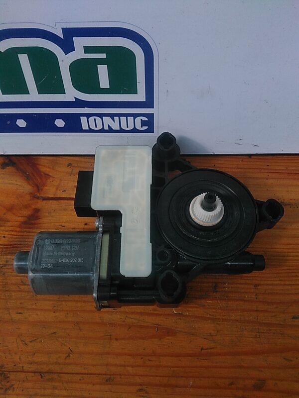 Motoras macara stanga spate SKODA Octavia III Variant 5E 2012-2019