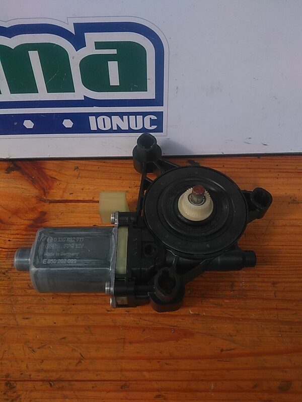 Motoras macara stanga fata SKODA Octavia III Variant 5E 2012-2019