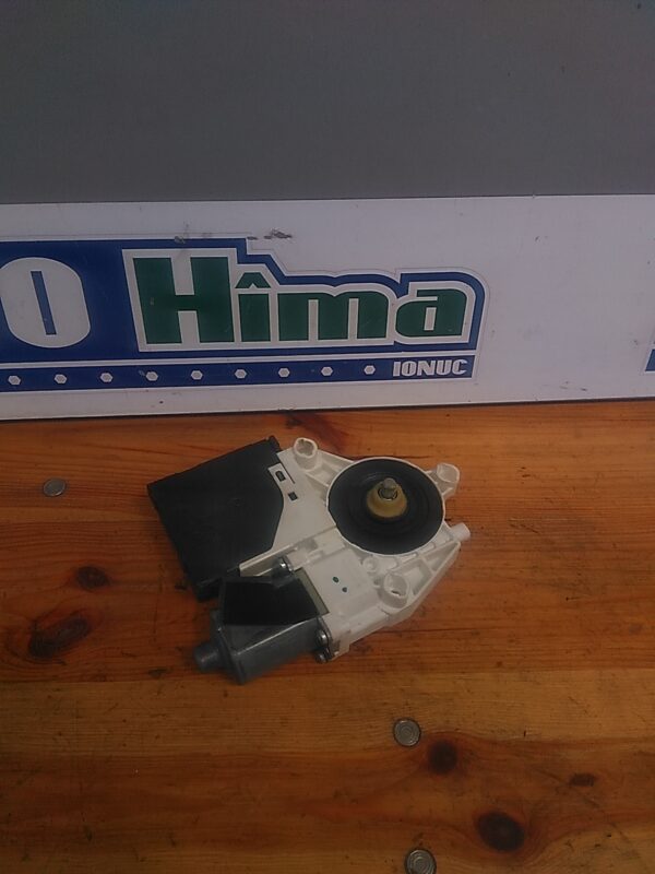 Motoras macara dreapta fata AUDI A3 8P 2003-2012