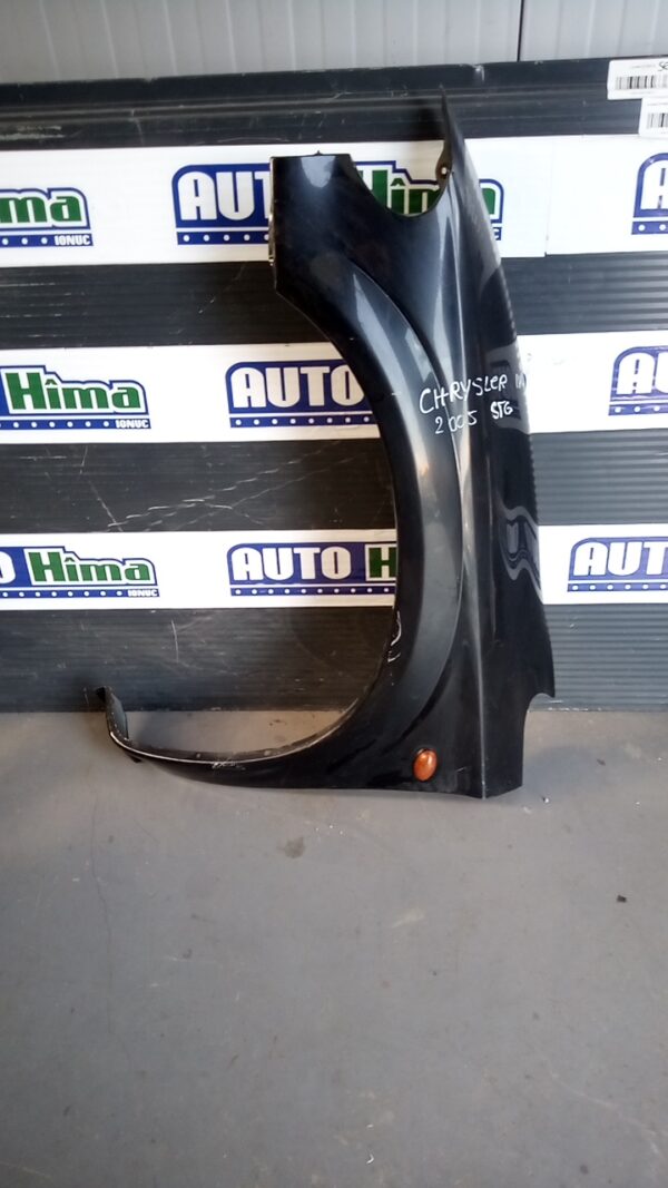 Aripa fata stanga CHRYSLER Voyager IV 2001-2007 Neagră