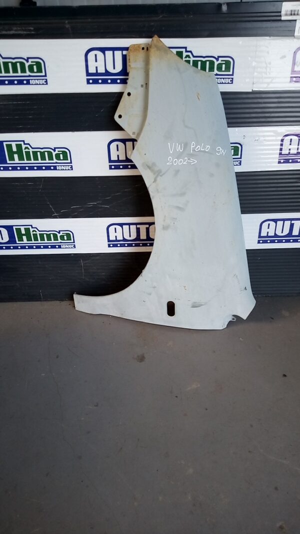 Aripa fata stanga alba VOLKSWAGEN Polo 9N 2001-2009