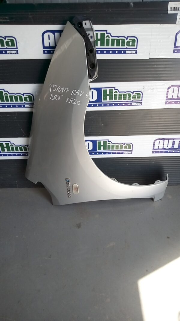 Aripa fata dreapta TOYOTA RavIV XA20 2000-2006 Argintie