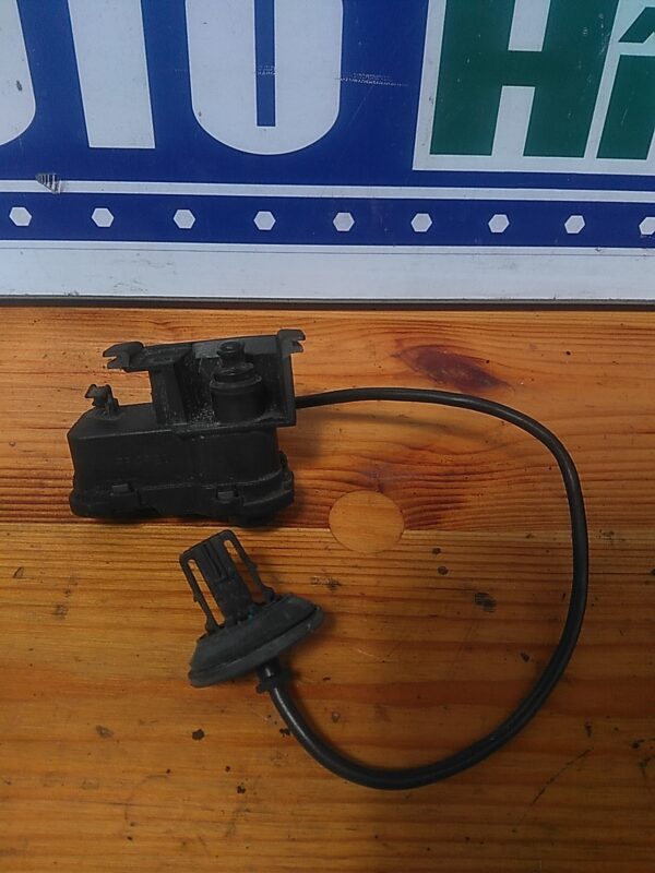Actuator capac rezervor VOLKSWAGEN Golf VII (2012-2020)