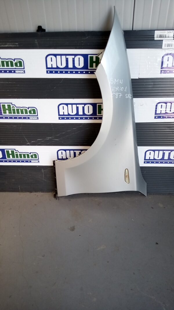 Aripa fata stanga argintie BMW Seria I E87 2003-2011