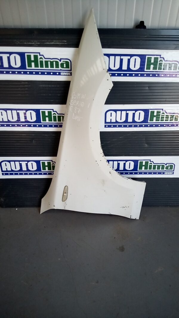 Aripa fata dreapta alba BMW Seria I E87 2003-2011