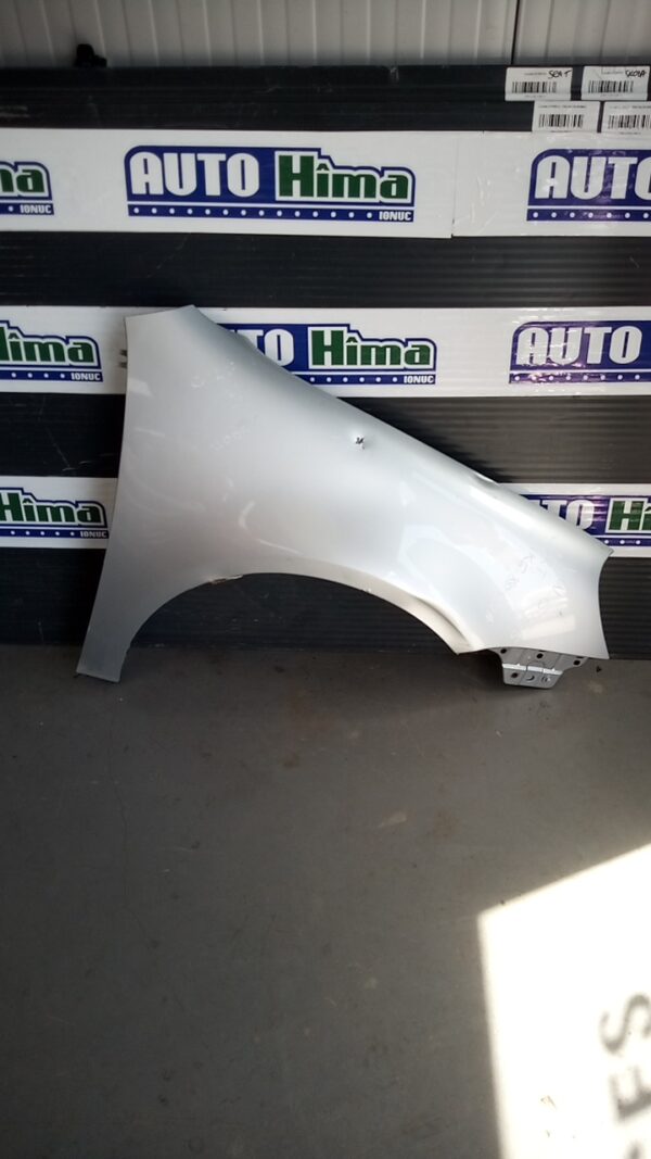 Aripa fata dreapta argintie VOLKSWAGEN Golf V 1K 2003-2010