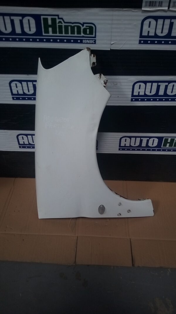 Aripa fata dreapta alba PEUGEOT Partner I 1997-2008