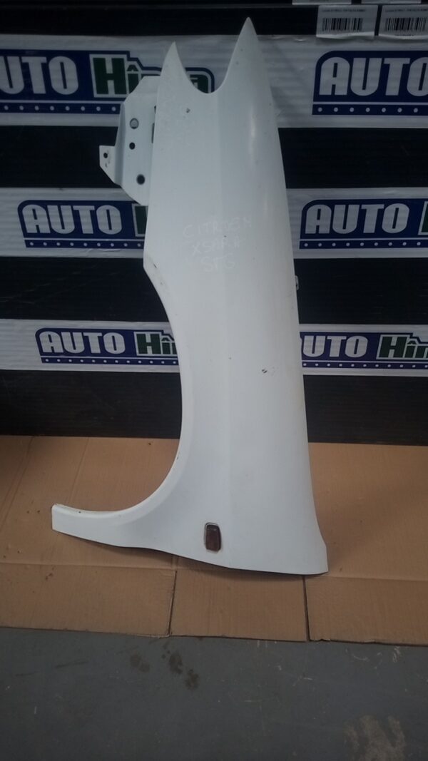 Aripa fata stanga alba CITROEN Xsara 1997-2006
