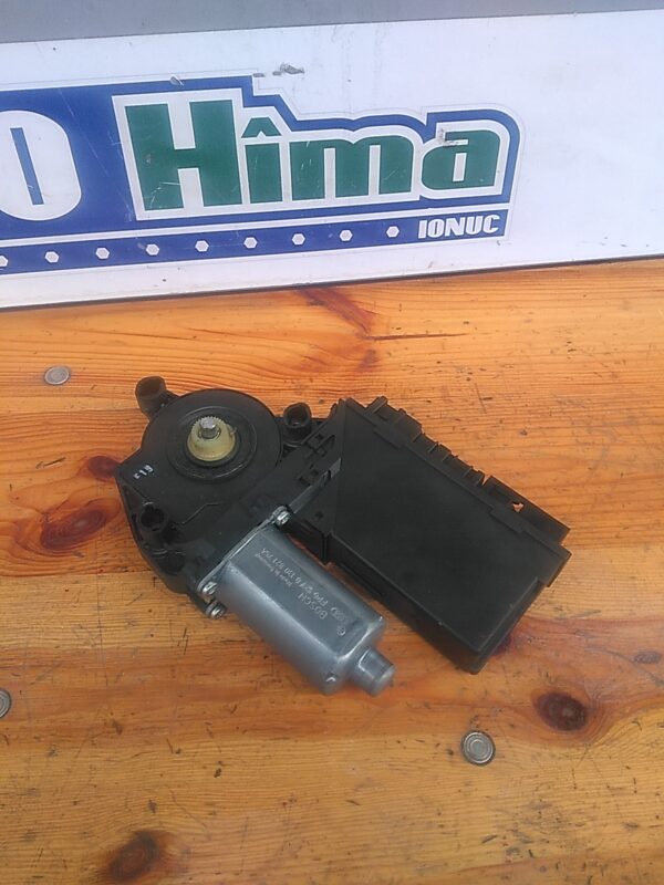 Motoras macara dreapta fata SEAT Exeo ST 3R5 2009-2013