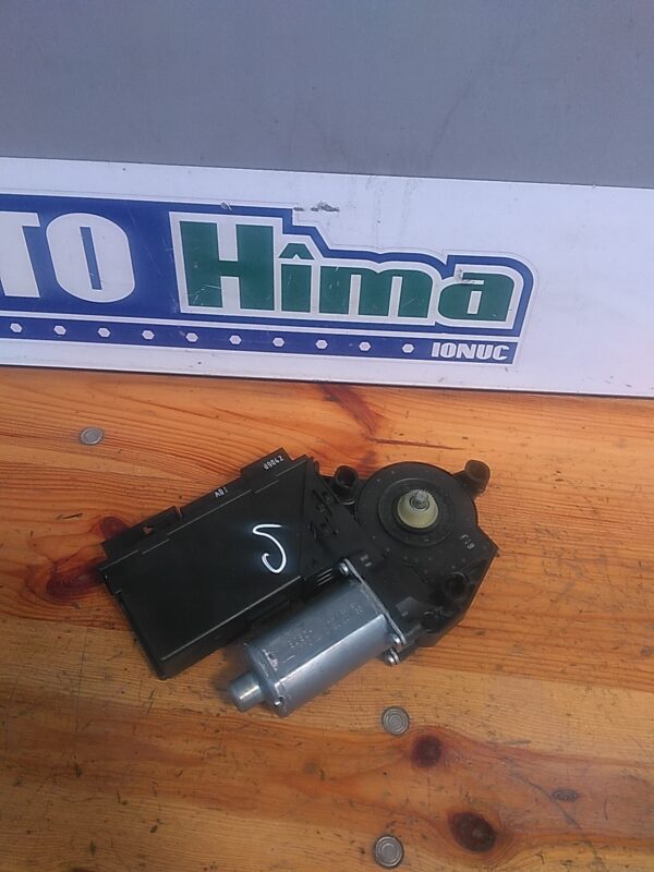 Motoras macara stanga fata SEAT Exeo ST 3R5 2009-2013