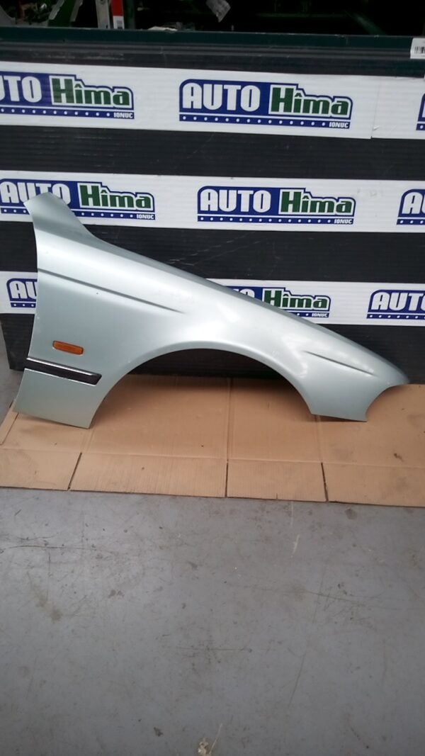 Aripa fata dreapta albastra deschis BMW Seria V E39 1995-2003
