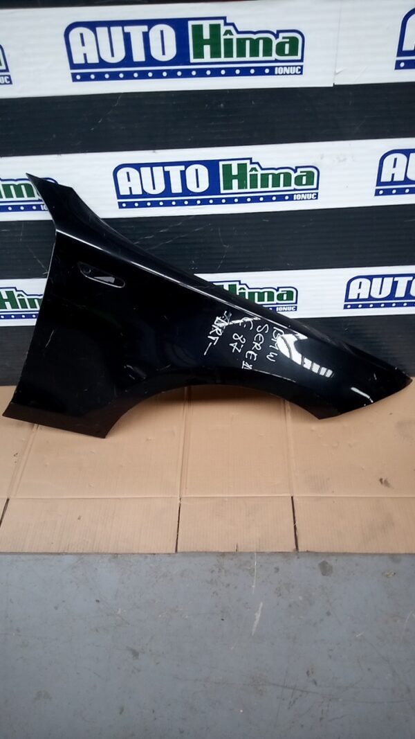 Aripa fata dreapta neagra BMW Seria I E87 2004-2011