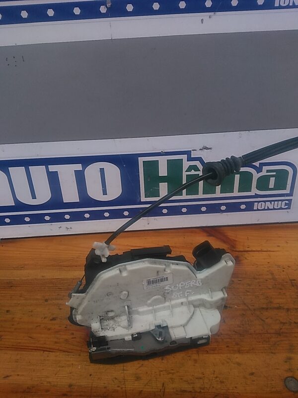 Broasca usa stanga fata SKODA Superb II 3T 2008-2015