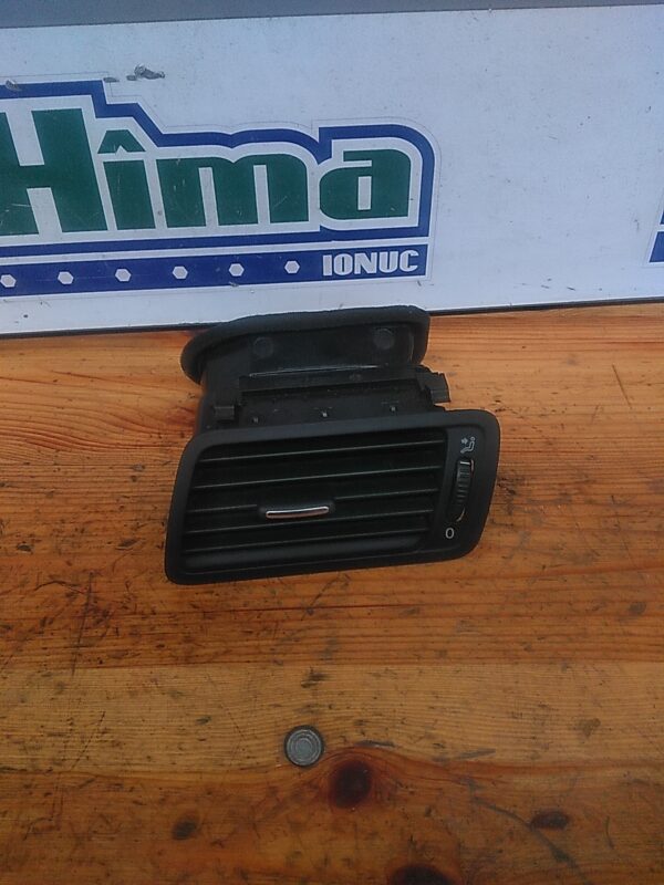 Grila aer bord stanga VOLKSWAGEN PASSAT B6 SEDAN 2005-2011