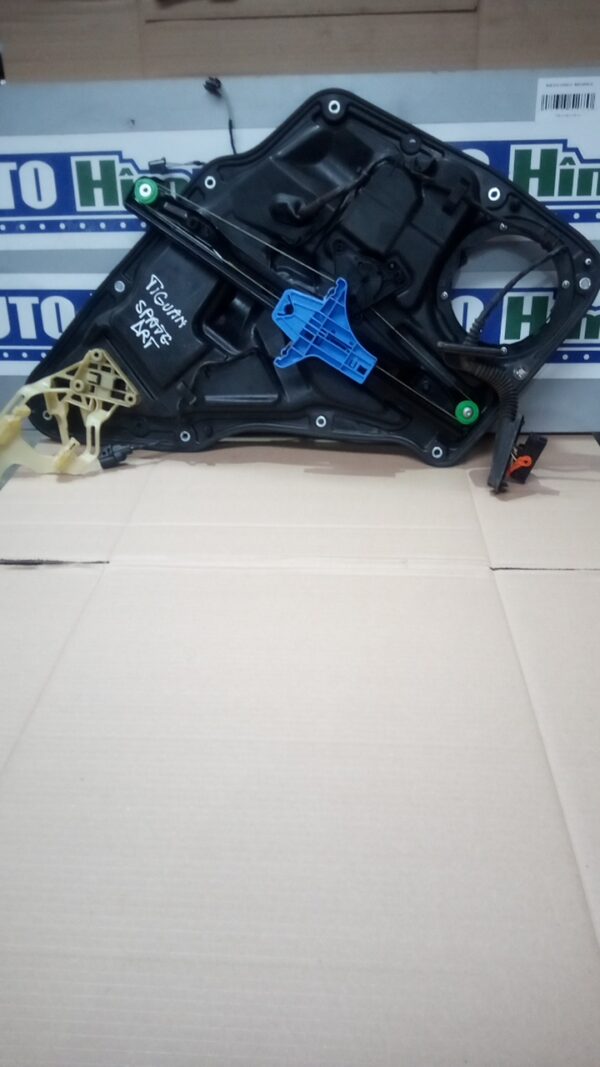 Macara geam spate dreapta, electrica,fara motoras VOLKSWAGEN Tiguan 5N 2007-2011