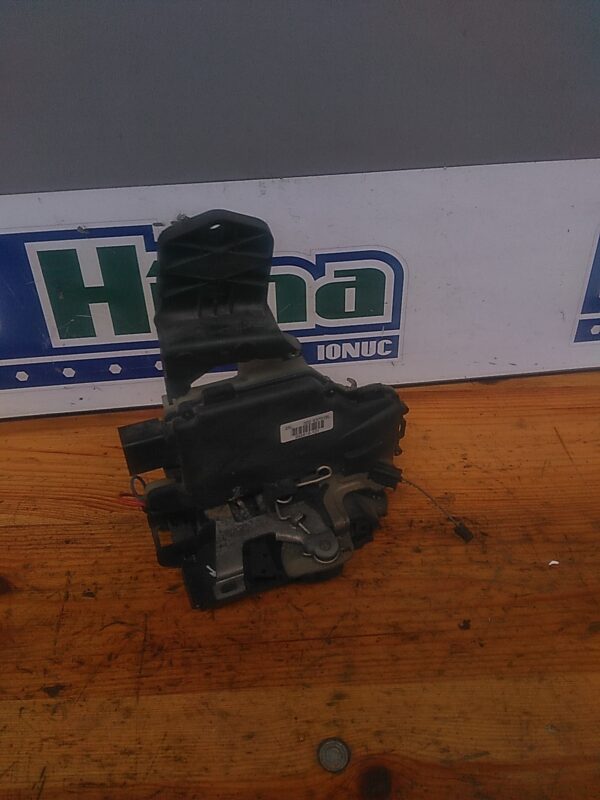 Broasca usa stanga fata SKODA Superb I  3U4  2001-2008