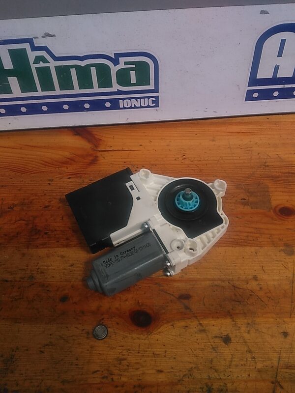 Motoras macara stanga fata VOLKSWAGEN Passat CC  B7  2011-2016