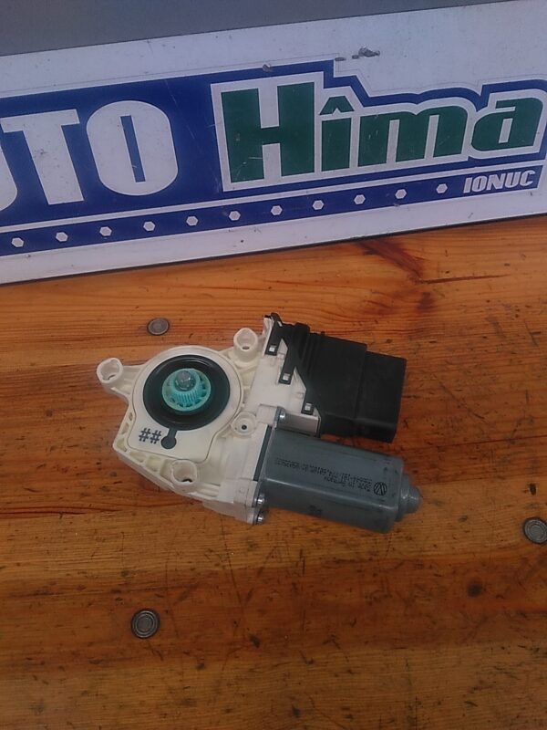 Motoras macara dreapta spate VOLKSWAGEN TOURAN 1T1 2005-2010