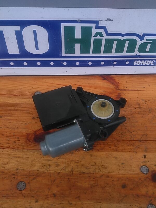 Motoras macara dreapta fata VOLKSWAGEN TOURAN 1T1 2005-2010