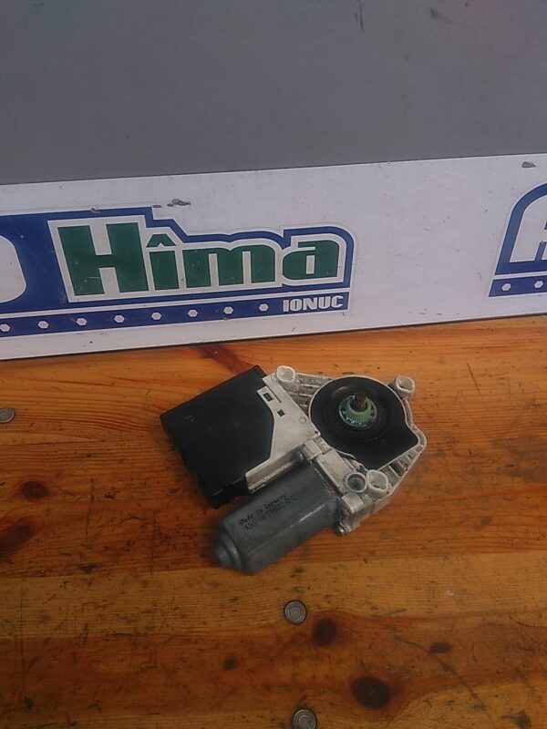 Motoras macara dreapta fata VOLKSWAGEN Passat CC B7 2011-2016