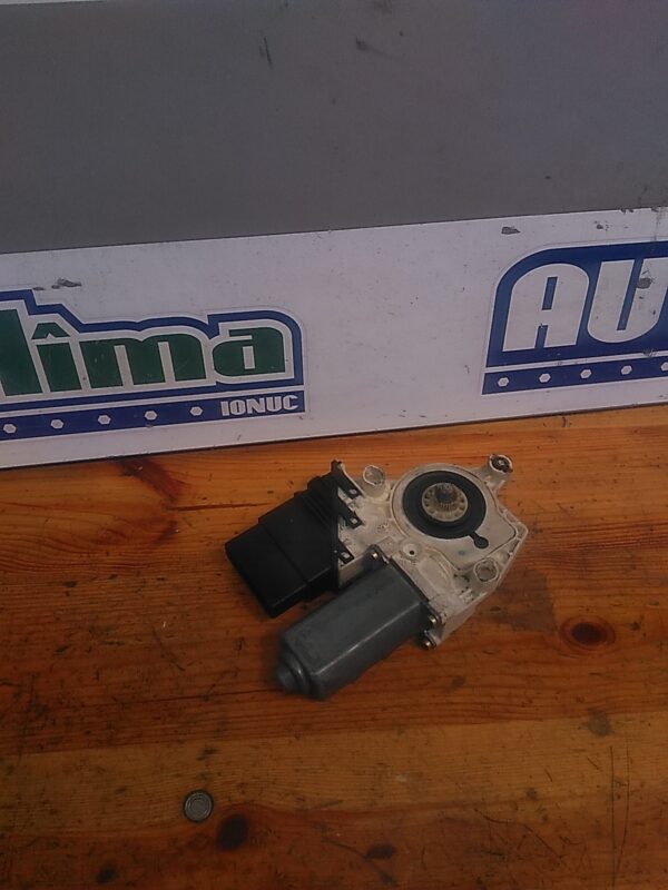 Motoras macara stanga spate VOLKSWAGEN TOURAN 1T1 2005-2010
